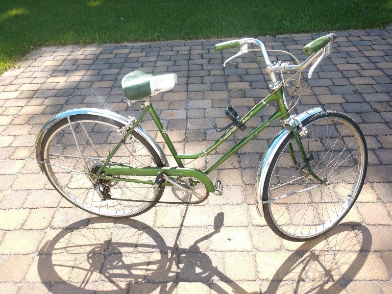 vintage green schwinn bike