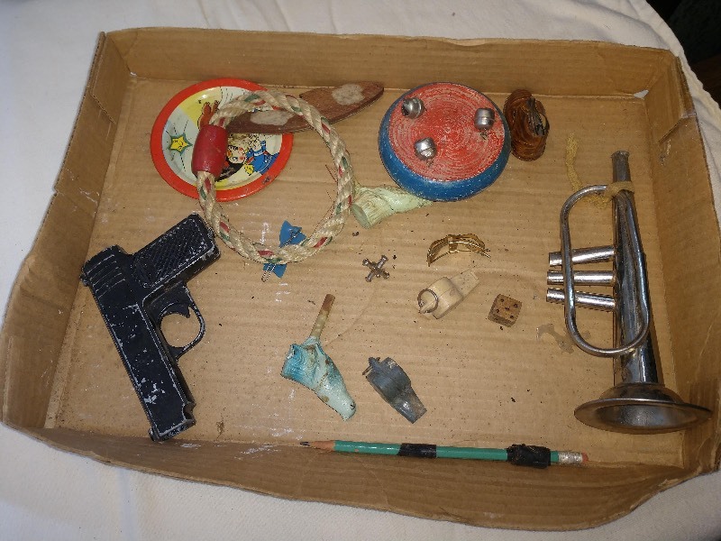 lot 52 image: Lot of Vintage Knick Knacks 
