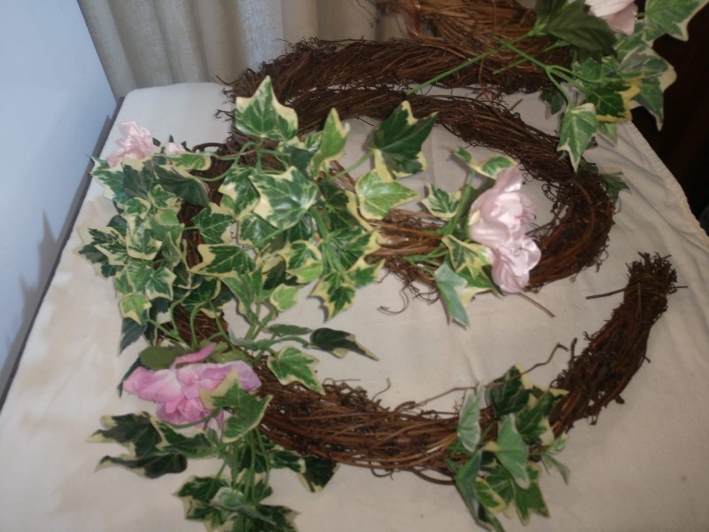 lot 63 image: Floral Twig Branch Centerpiece Garland
