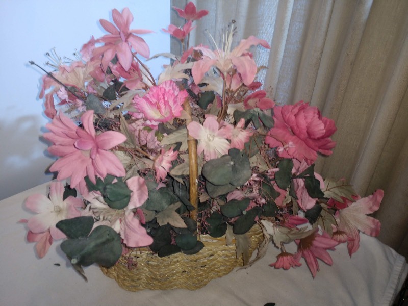 lot 64 image: Pink Hued Artificial Floral Basket Arrangement Centerpiece
