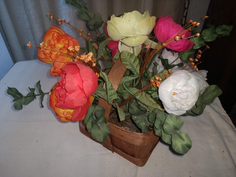lot 65 image: Artificial Flower Mini Basket Arrangement