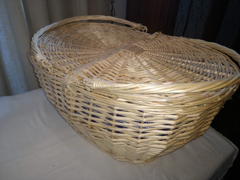 lot 67 image: BlueWhite Gingham Lined Round Woven Wicker Rattan Basket