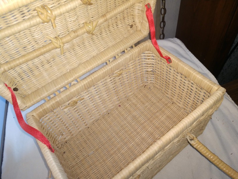 lot 68 image: Chest Shaped Woven Wicker Rattan Basket w HandlesCarrying Straps