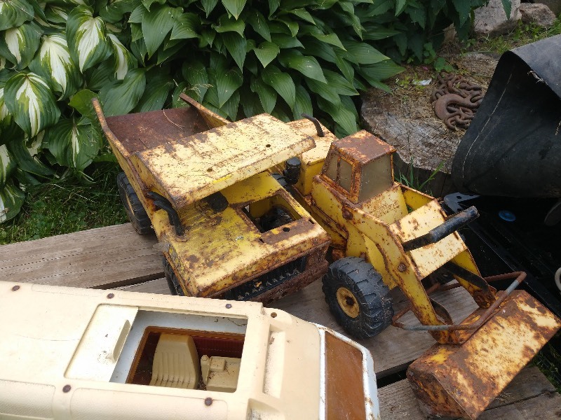 lot 73 image: Vintage Tonka Profession Vehicles