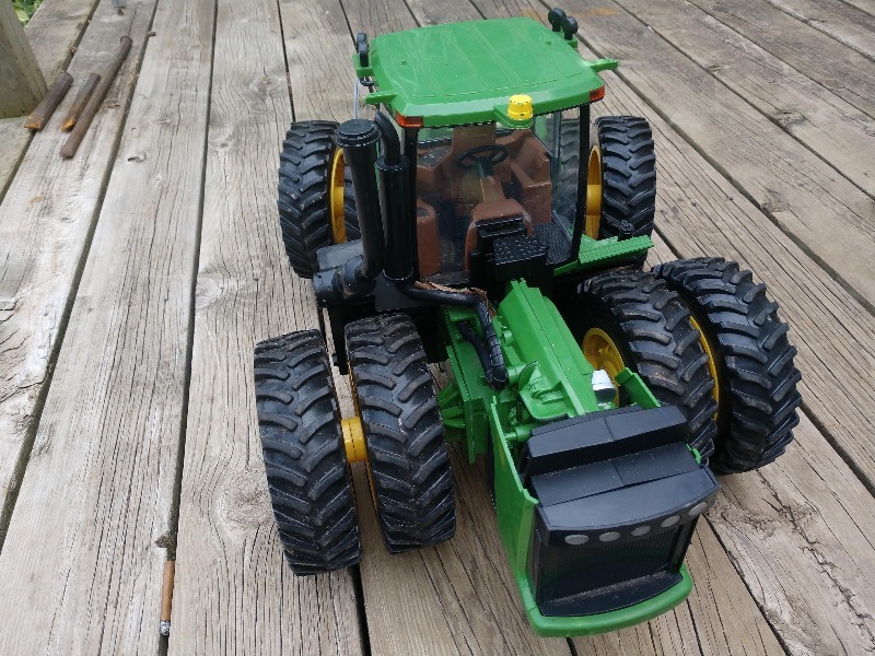 lot 75 image: Large Scale Radio Controlled John Deere Double Wheeled 9420 Tractor