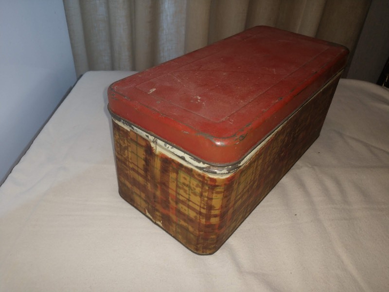 lot 86 image: Galvanized Container w Gingham and Red Lid