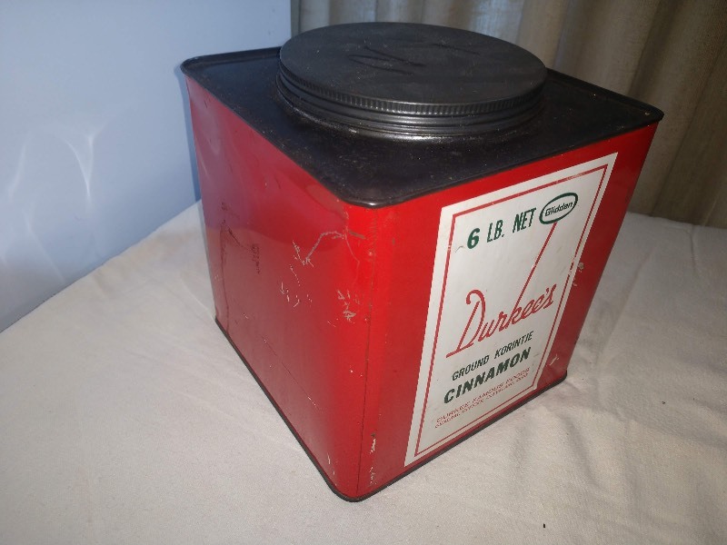 lot 87 image: Red Vintage Durkees Ground Korintje Cinnamon 6 LB Net Spice Can