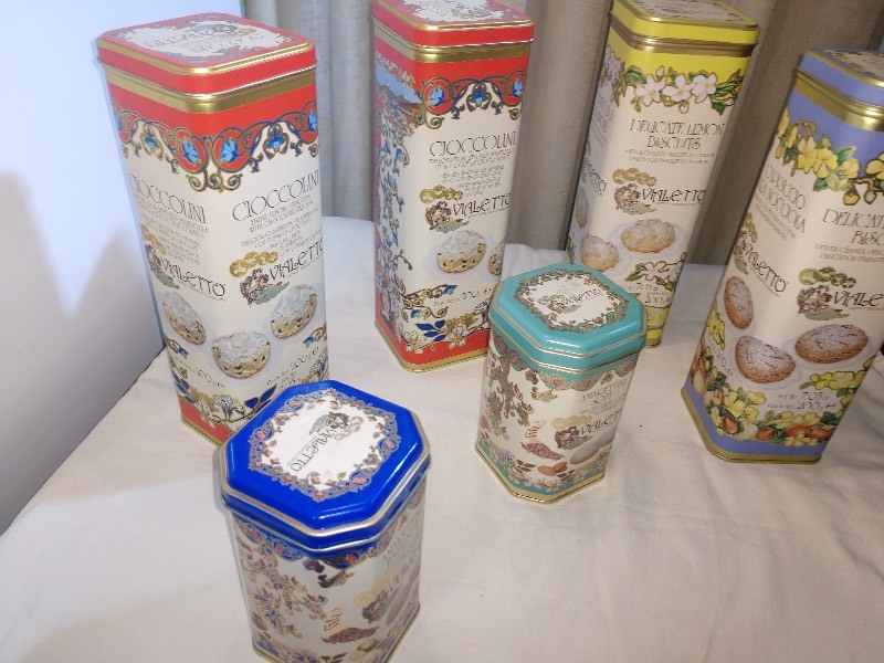 lot 89 image: Vialetto,&nbspBiscuit and Cookie, Product of Switzerland, Vintage Shabby Chic Decor Tins (6)