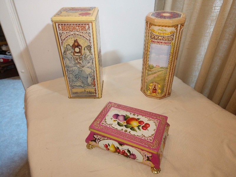 lot 92 image: Bndictine Liqueur Abbaye de Fcamp Liquor Tin, Imported Devonshire Royal Cream Liqueur Tin, Footed Fricke & Nacke Western-Germany Pink Jewelry Treasure Tin 