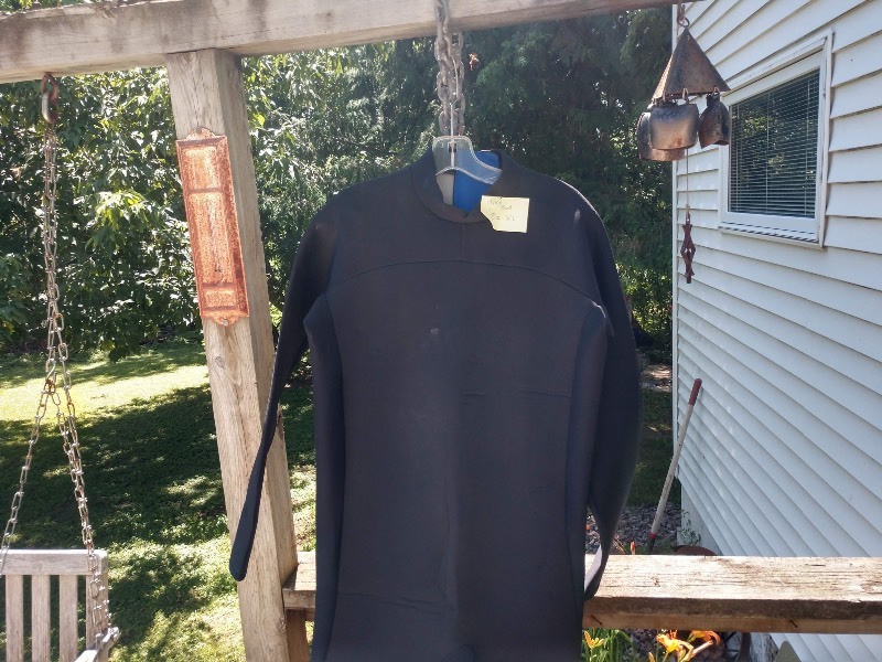 lot 127 image: Black Wetsuit Size XL
