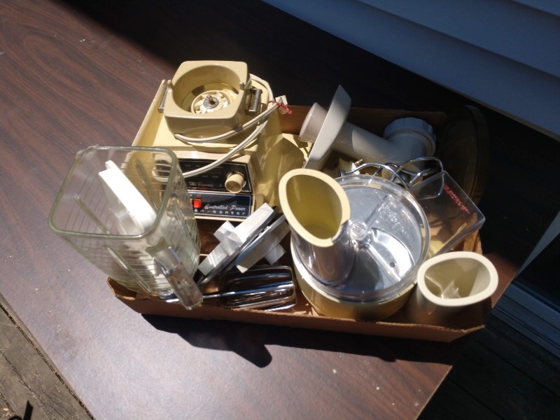 lot 133 image: Vintage Blender, Juicer Parts and Other Kitchen Items