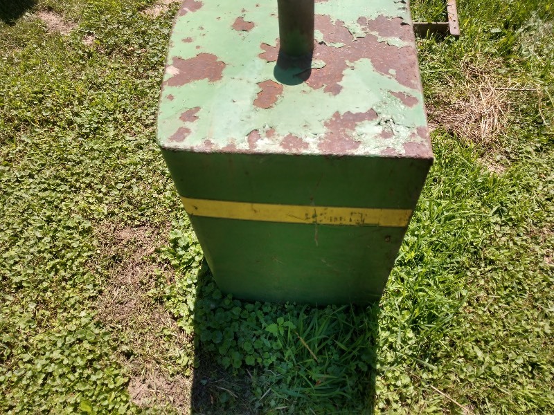 lot 39 image: Vintage John Deer Tractor Fuel Tank