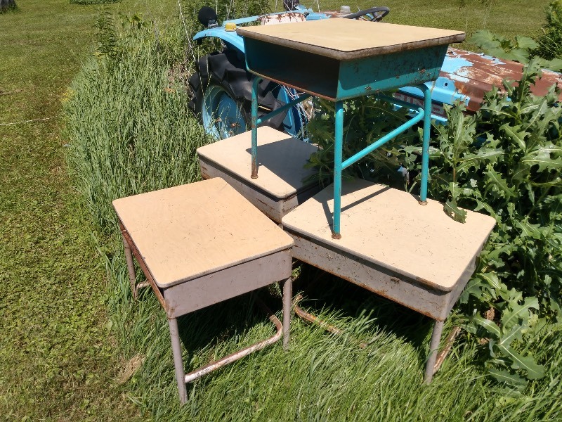 lot 43 image: School Desks (4) 