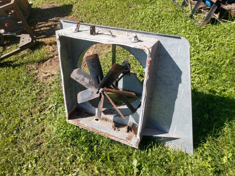 lot 5 image: Vintage Industrial Fan