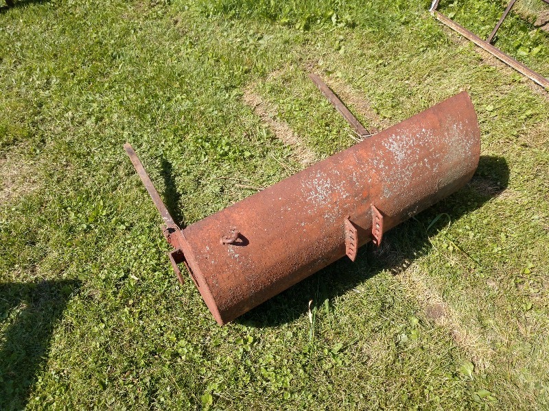 lot 8 image: Red Hay Fork Bucket