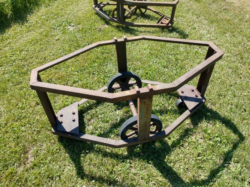 lot 19 image: Octagon Missile Cart