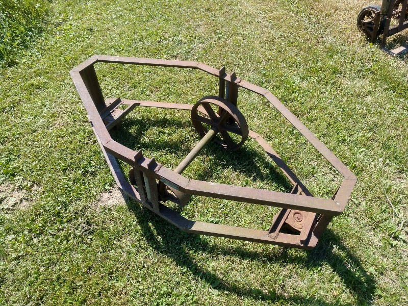 lot 20 image: Octagon Missile Cart
