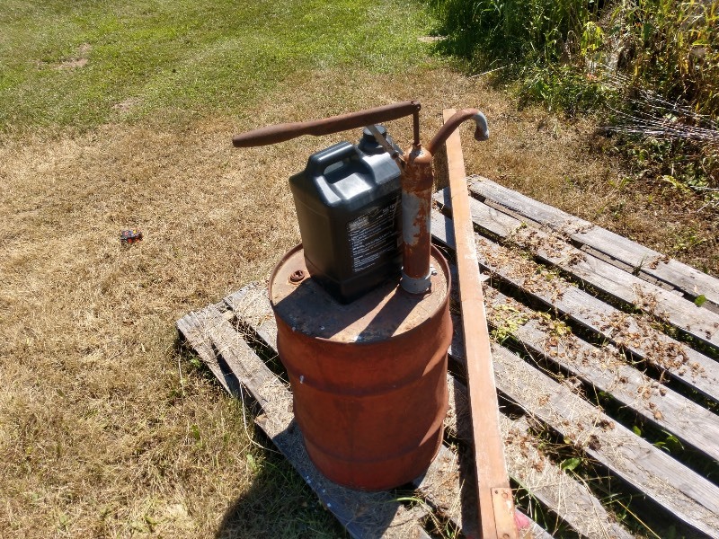 lot 29 image: Steel Drum and Hand Operated Drum Pump and Beam