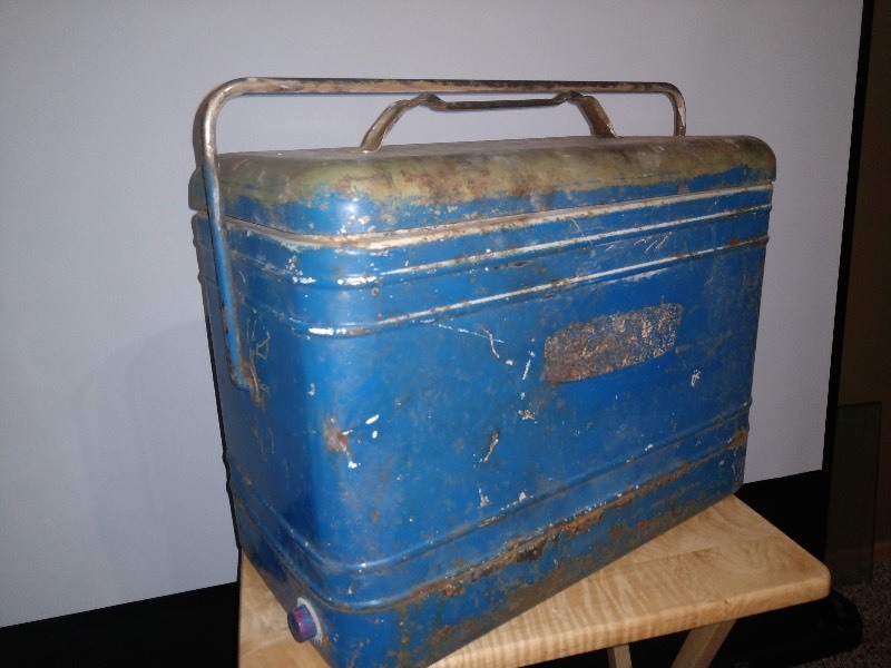 lot 2 image: Vintage Blue Ice Chest Cooler