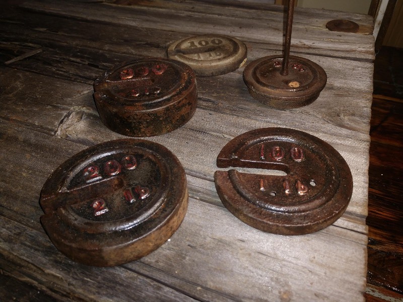 lot 44 image: Vintage Platform Scale Weights 