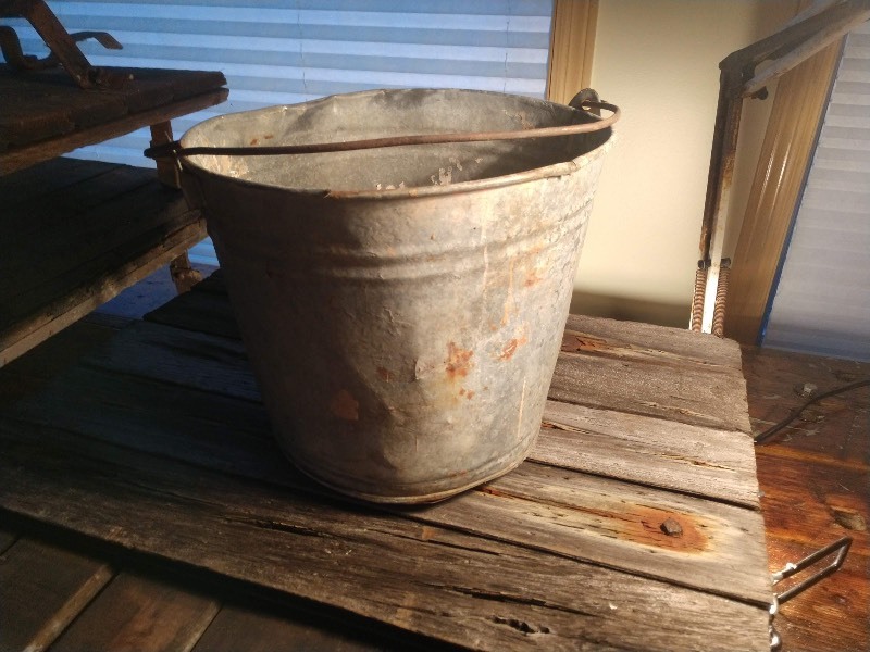 lot 59 image: Rustic Farmhouse Pail Galvanized Bucket w Handle