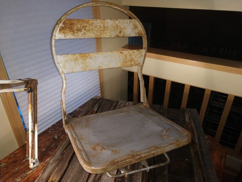 lot 63 image: Jon Boat Seat with Clamps and Swivel