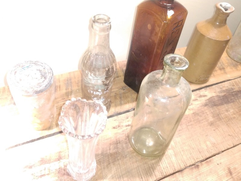 lot 102 image: Vintage Ceramics and Glass Bottles