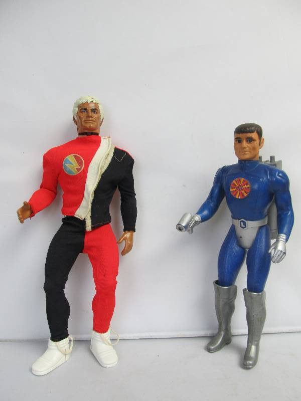 lot 26 image: 2 LARGE Vintage Action Figures