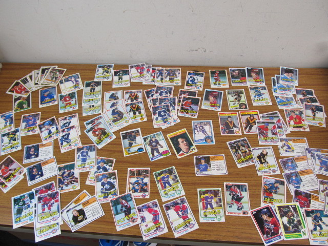 lot 13 image: Lot of Vintage Hockey Cards