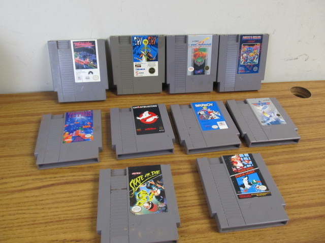 lot 15 image: Lot of Nintendo NES Games