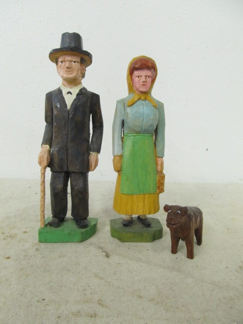 lot 77 image: Vintage Hand Carved & Painted Folk Art Figures