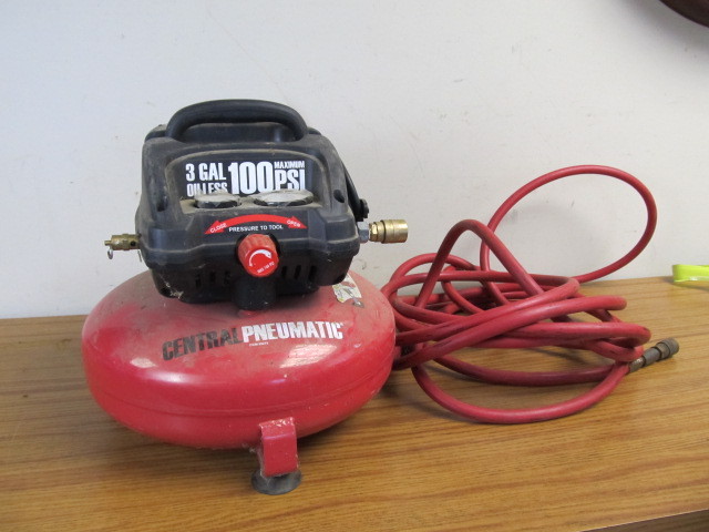 lot 92 image: Working 3 Gallon Air Compressor