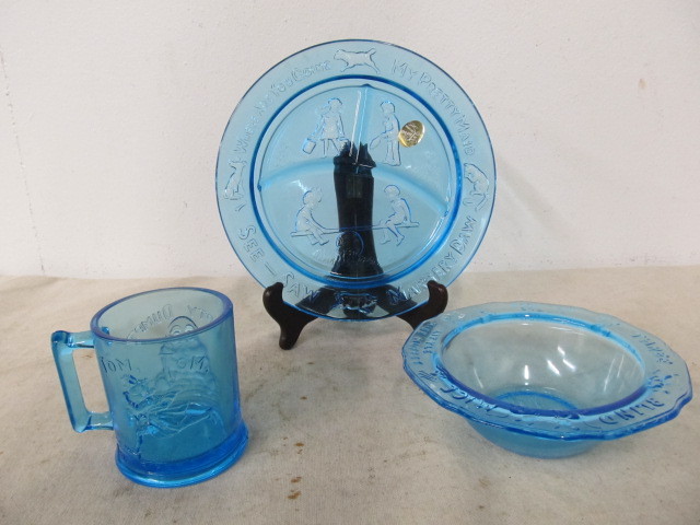 lot 121 image: Set of Vintage TIARA Exclusive Nursery Rhyme Blue Glassware