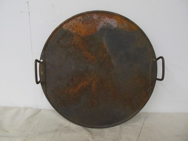 lot 132 image: Large Vintage Cast Iron Campfire Griddle