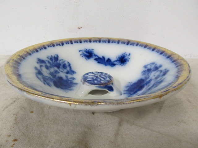 lot 133 image: Antique Floe Blue Wash Basin