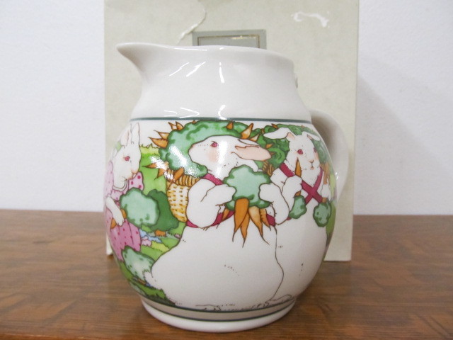 lot 139 image: Eileen Richardson Enchanted Garden Pitcher