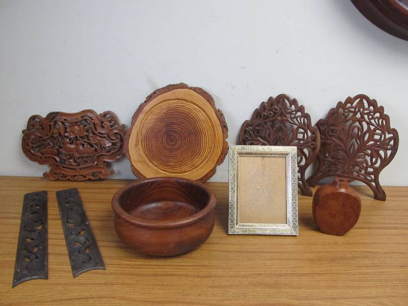lot 34 image: Nice Lot of Vintage Hand Carved etc Wood Items