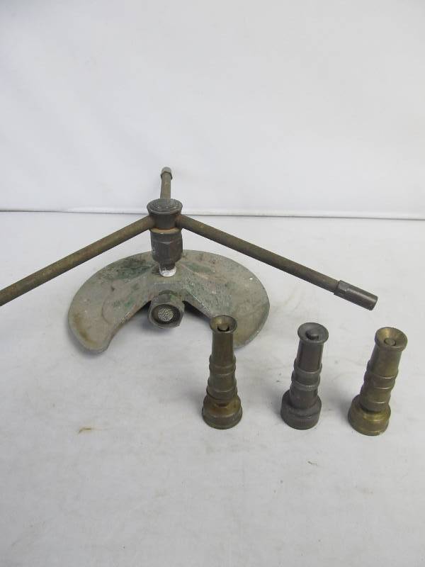 lot 161 image: Vintage 1930s Hubbard Sprinkler & 3 Brass Hose Nozzles