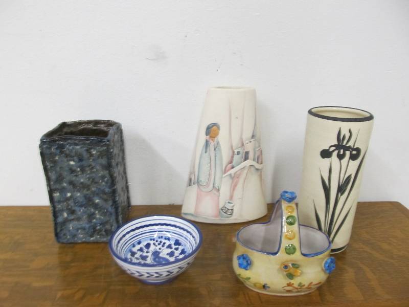lot 179 image: Lot of Vintage etc Art Pottery - Some Signed