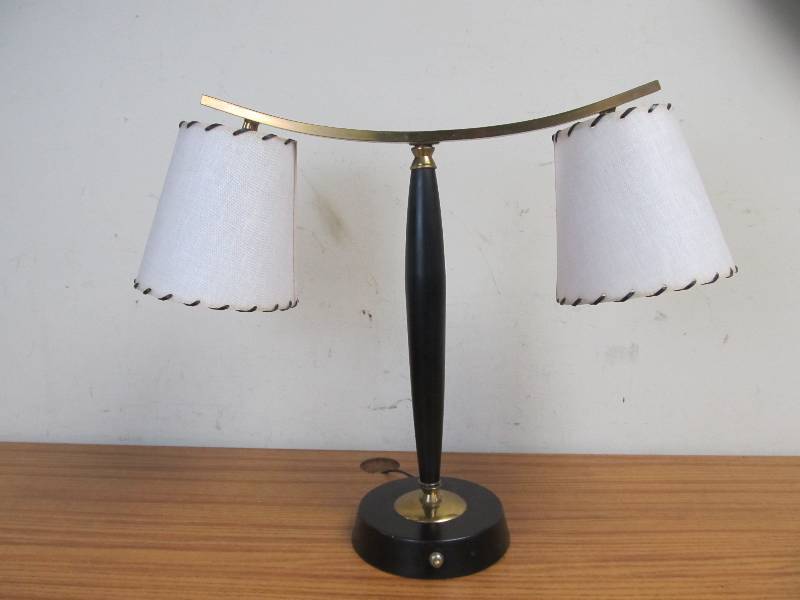 lot 4 image: Vintage Black & Brass Mid Century Dual Shade Lamp