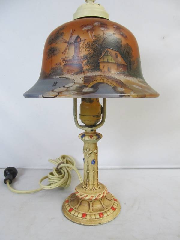 lot 5 image: Original 1920s Table Lamp wHand Painted Glass Shade