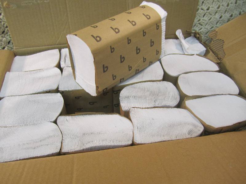 lot 83 image: Case of 4000 White Multi-Fold Towel...
