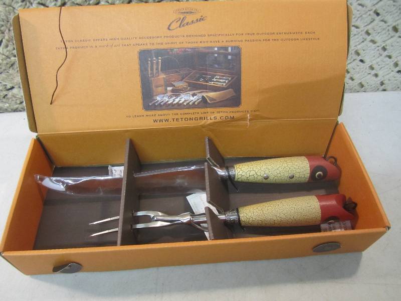 lot 109 image: Teton Grill Co. Carving Set with Fi...
