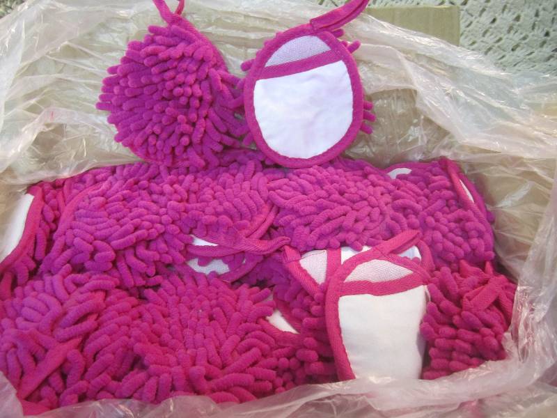 lot 113 image: Case of 200 Pink Frizzy Finger Dust...