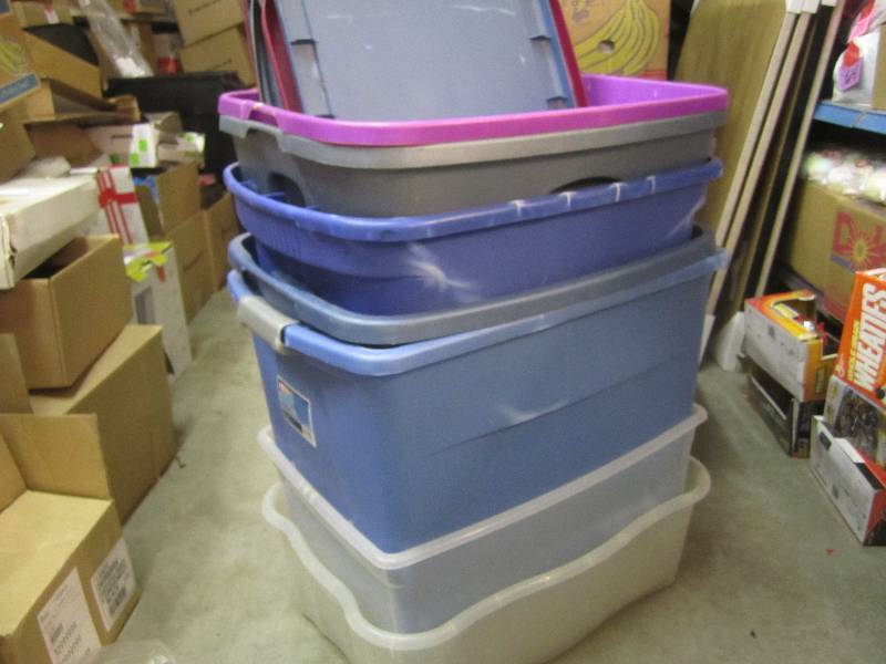lot 120 image: Lot of 7 Plastic Containers with Mi...
