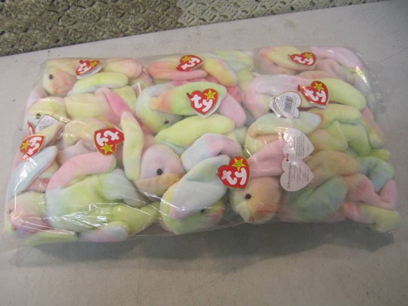 lot 121 image: Lot of 12 TY Beanie Baby Hippie R...