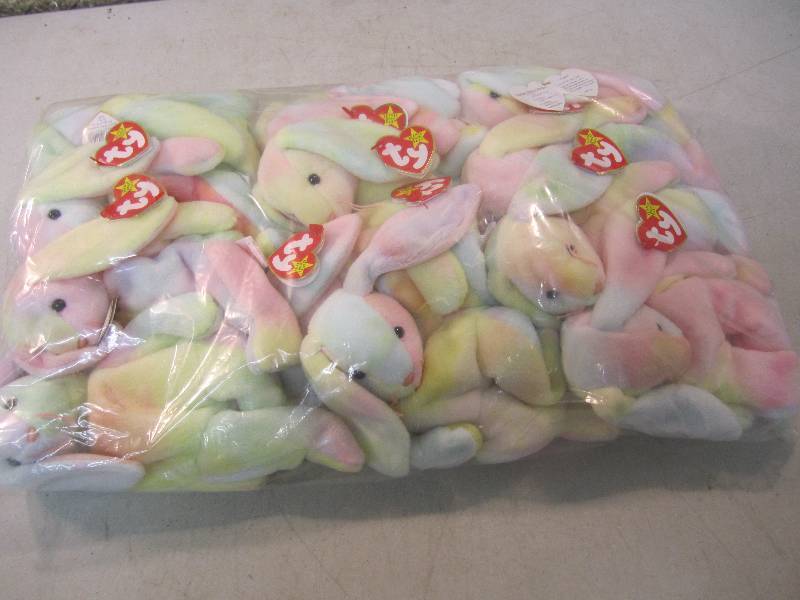 lot 122 image: Lot of 12 TY Beanie Baby Hippie R...