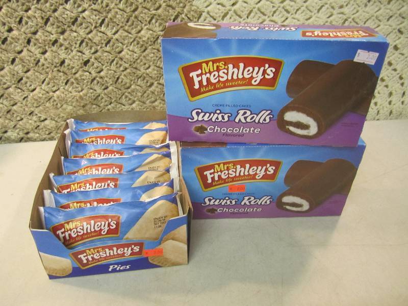 lot 136 image: Mix Lot of 8 Apple Pies and 2 Boxes...