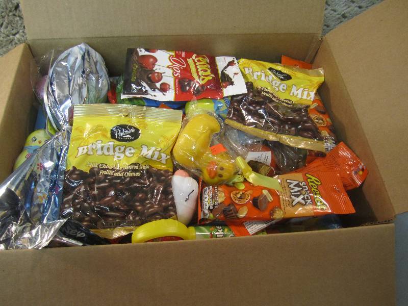 lot 141 image: Box Full of Mixed CandySnacks Best...