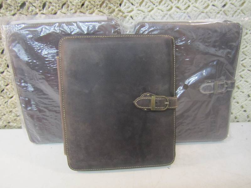 lot 163 image: 3 Canyon Outback Leather Bear Canyo...